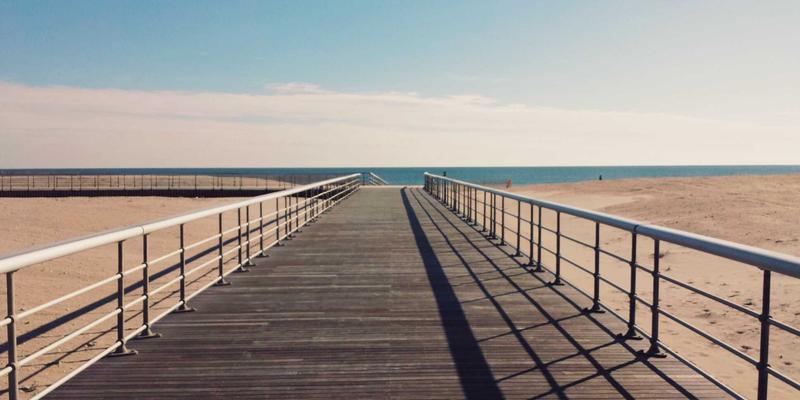 信阳教育机构招生增长秘籍：用赛博朋克视觉与效果广告组合拳，引爆线上线下咨询量