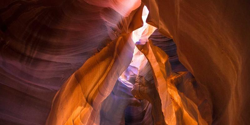 霓虹与算法：信阳中小企业数字化转型中的赛博朋克广告预算分配与效果评估实战模型